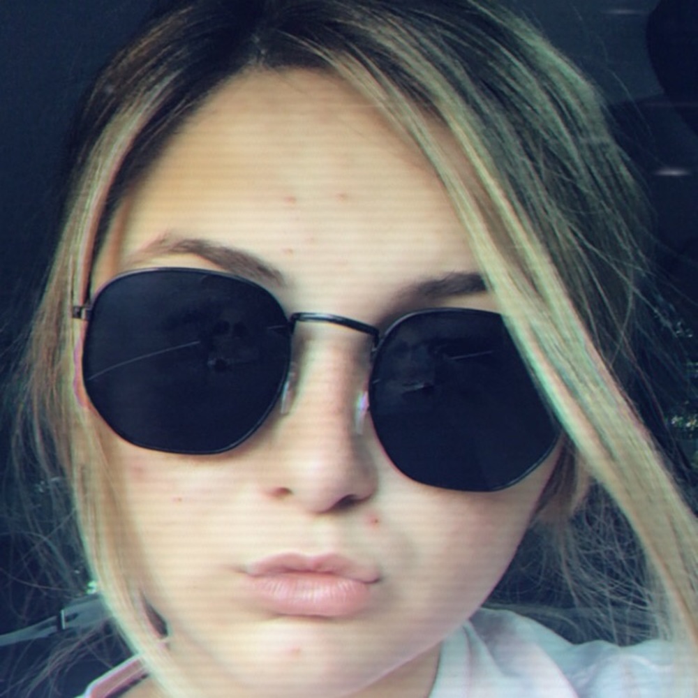 Meet your Posher, Veronica